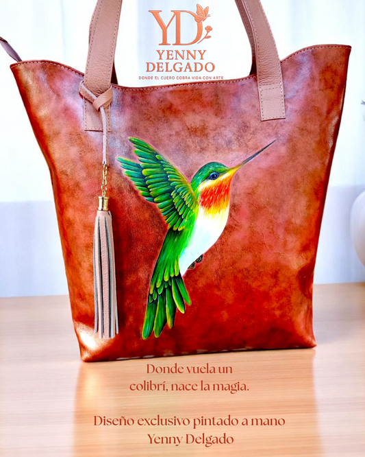 Bolso de cuero nude con colibrí pintado a mano – Edición artística Yenny Delgado